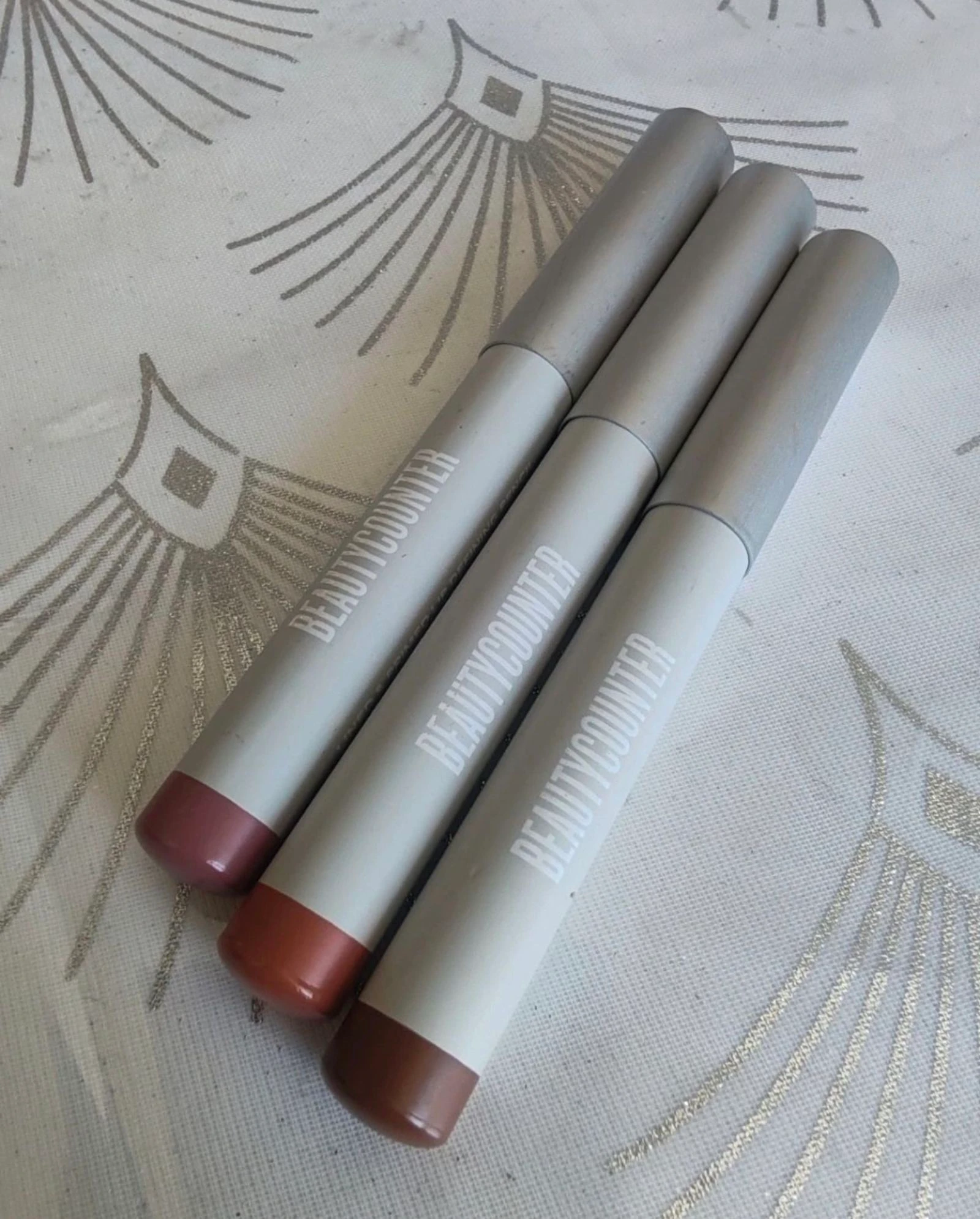 3 crayons à lèvres